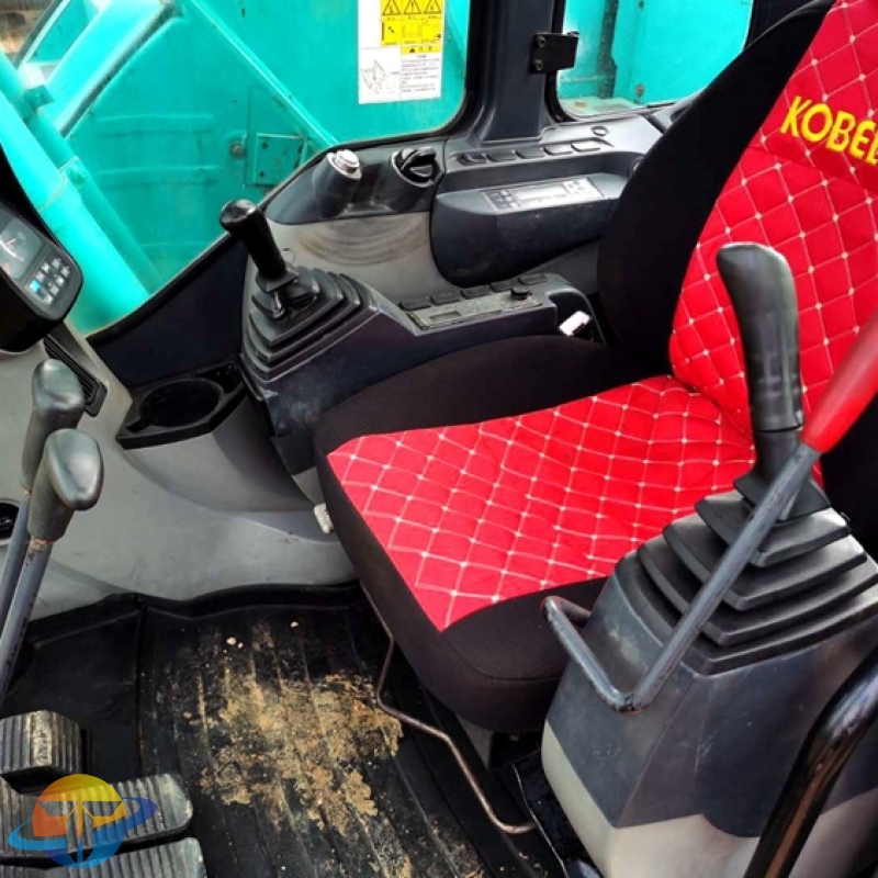 Kobelco SK135SR excavator