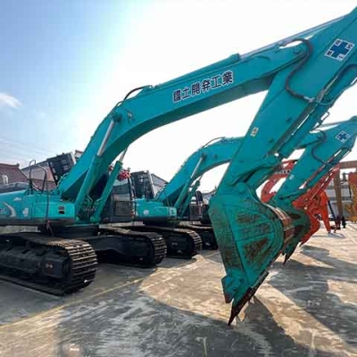 Kobelco SK135SR excavator