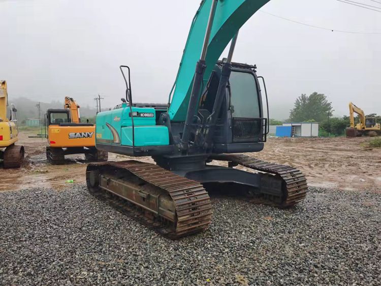 Kobelco SK135SR excavator
