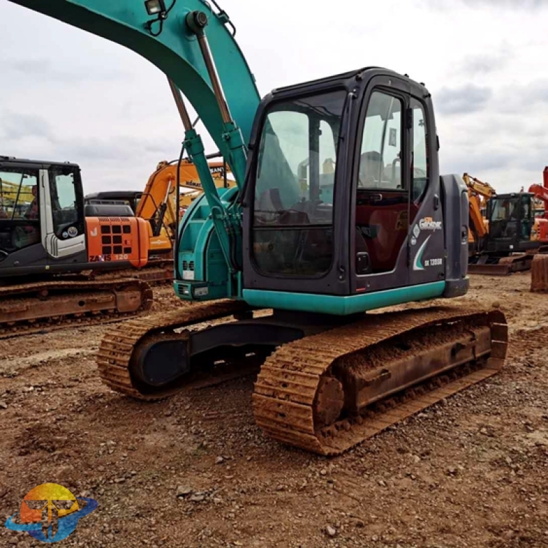 Kobelco SK135SR excavator