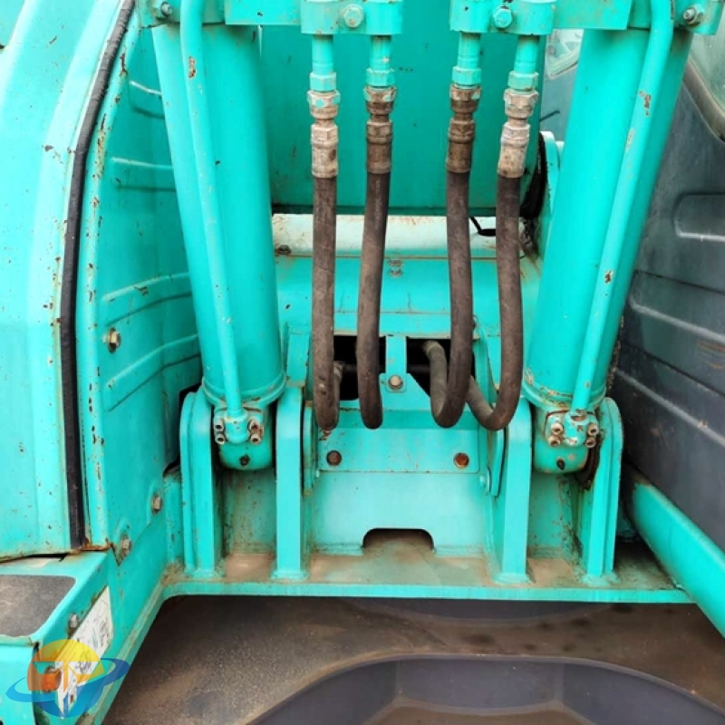 Kobelco SK135SR excavator
