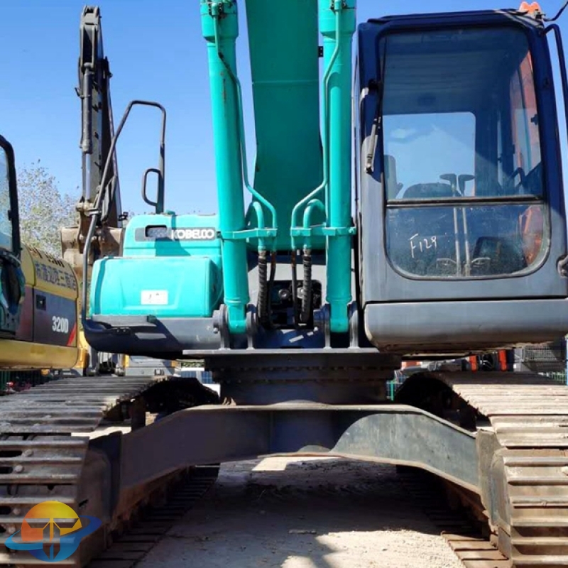Kobelco SK200-8 excavator