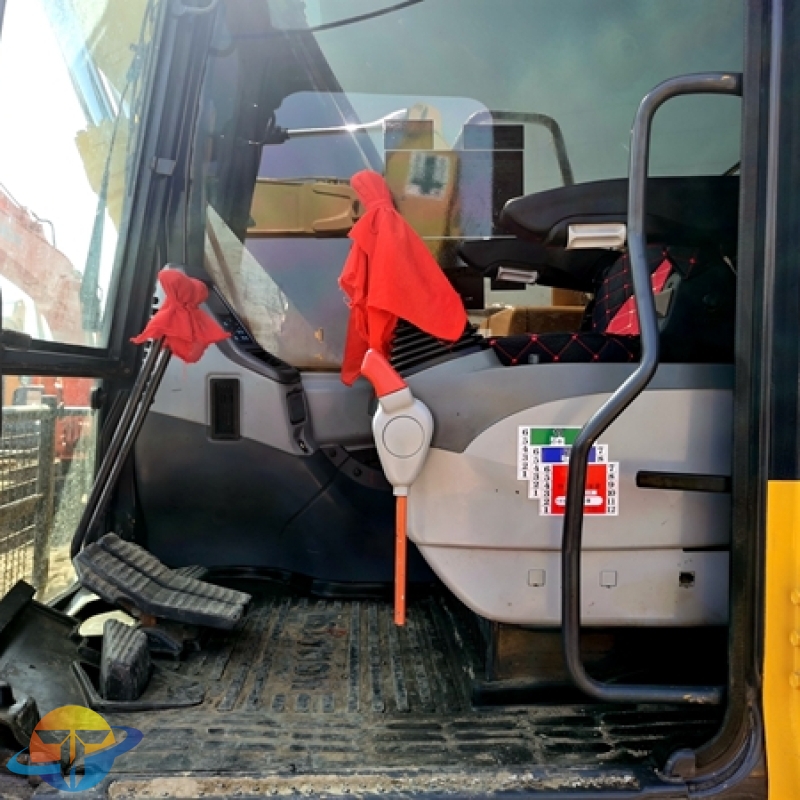 Komatsu PC130-7 excavator