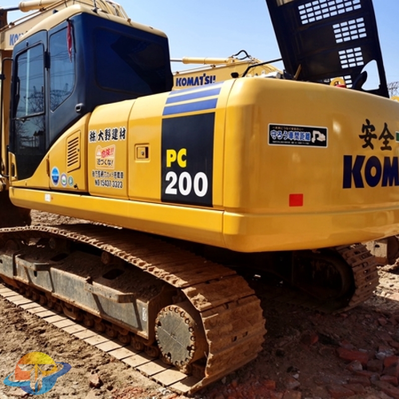 Komatsu PC200-7 excavator