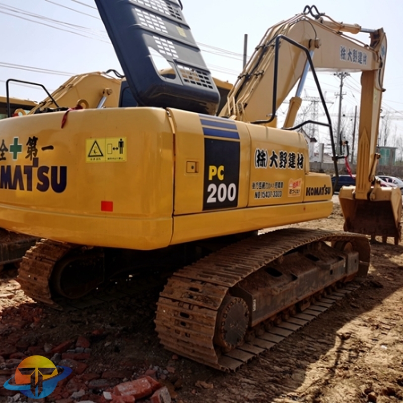 Komatsu PC200-7 excavator