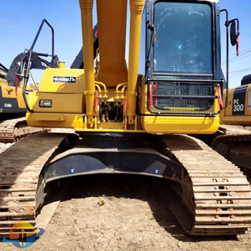 Komatsu PC200-7 excavator