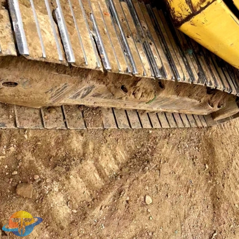 Komatsu 200-8 excavator