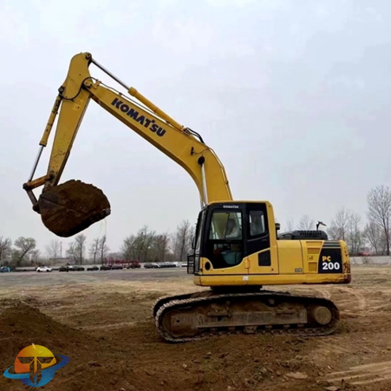 Komatsu 200-8 excavator
