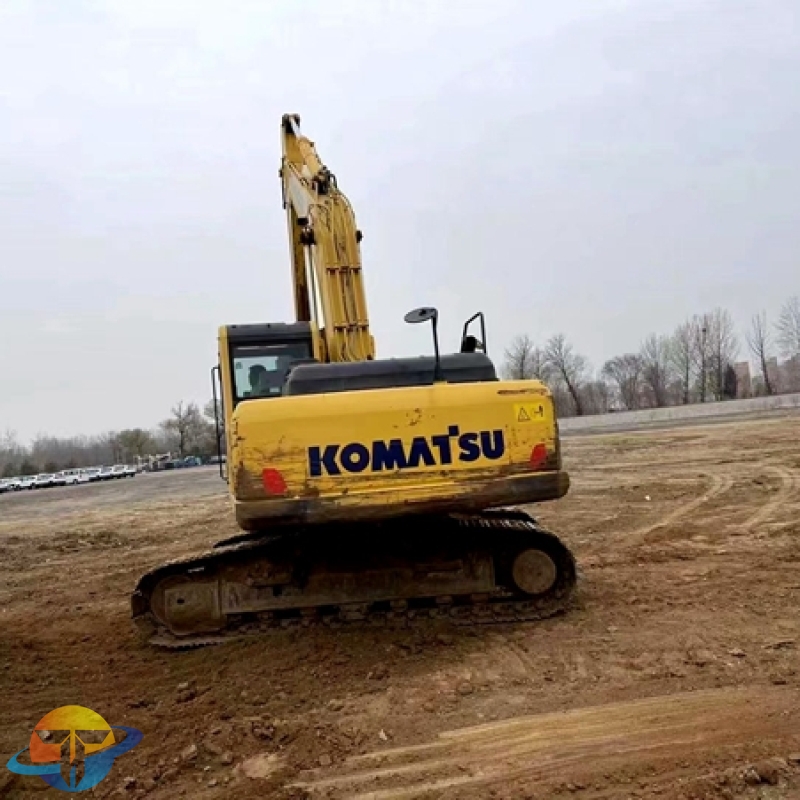 Komatsu 200-8 excavator