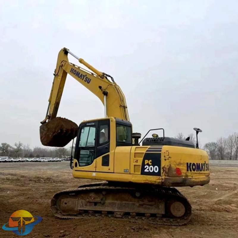 Komatsu 200-8 excavator