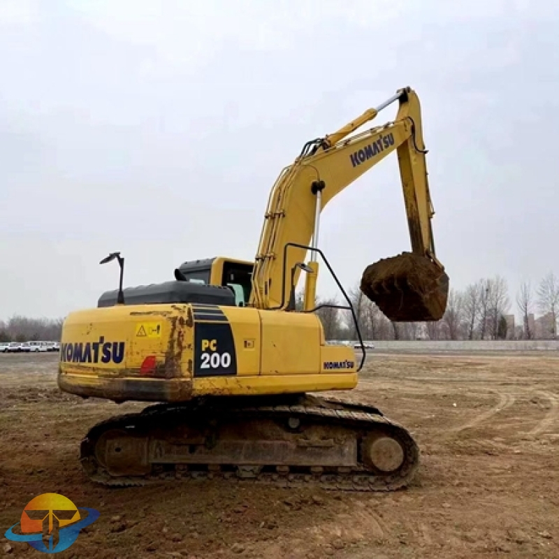 Komatsu 200-8 excavator