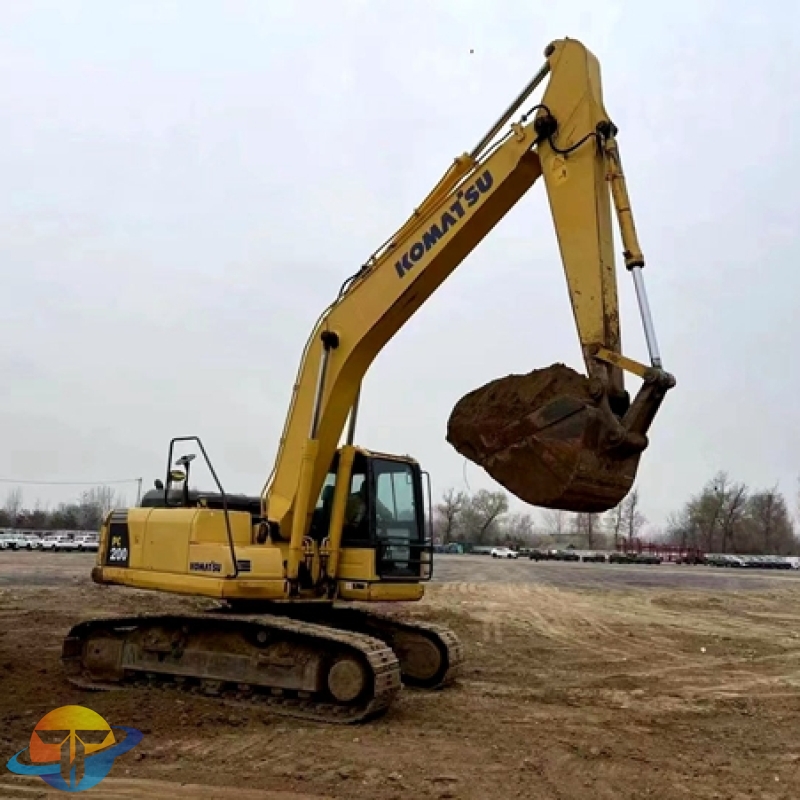Komatsu 200-8 excavator