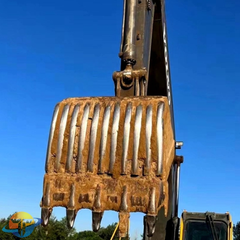 Volvo EC210BLC excavator