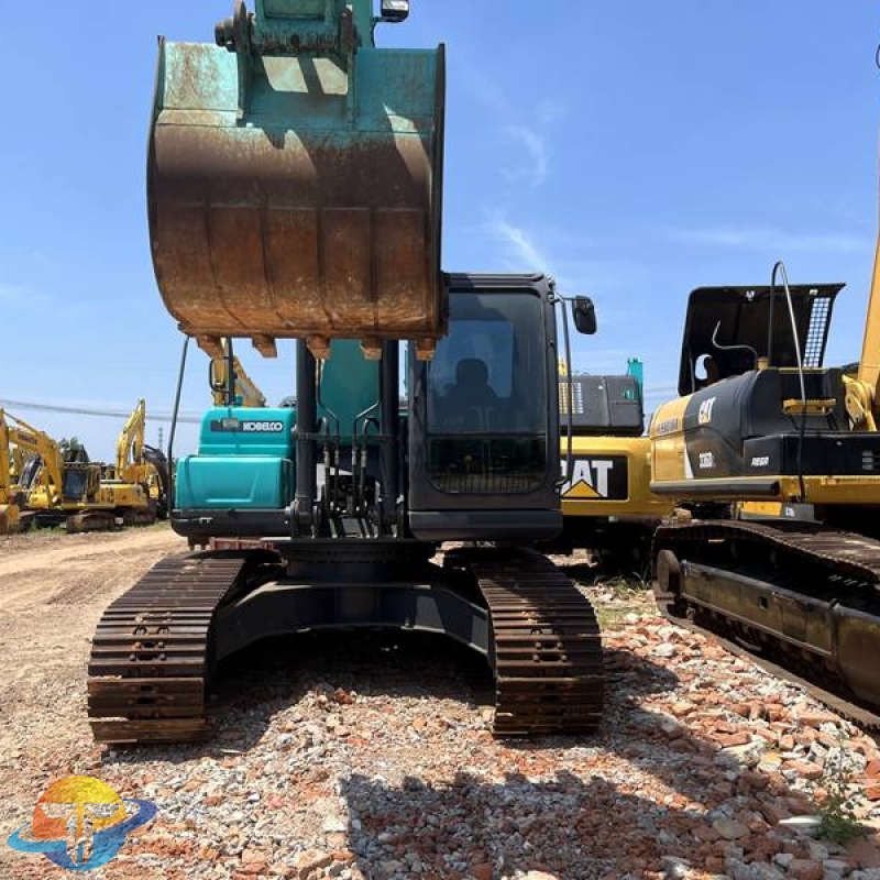 Kobelco SK200-8 excavator