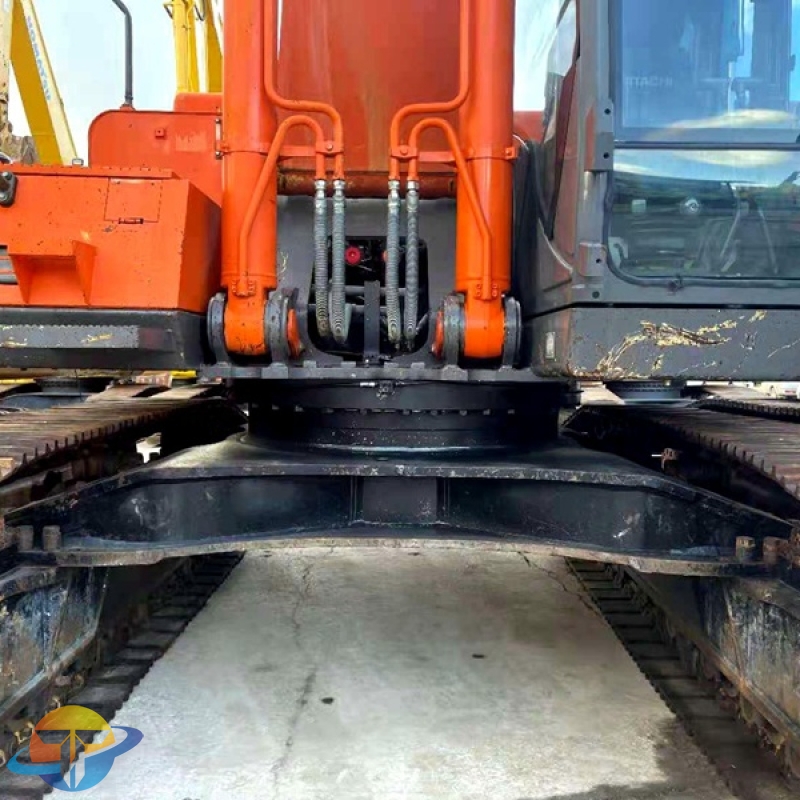 Hitachi ZX450 excavator