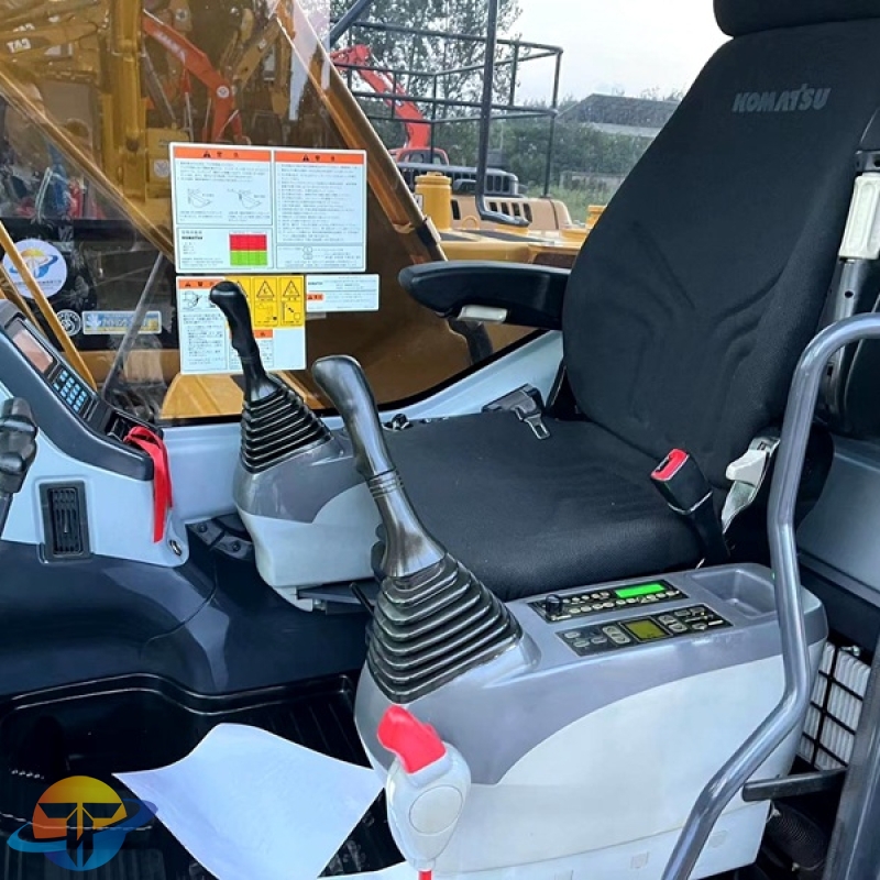 Komatsu PC160-7 excavator