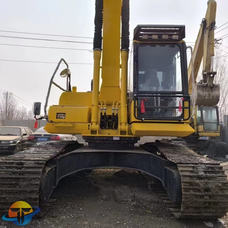 Komatsu PC210LC