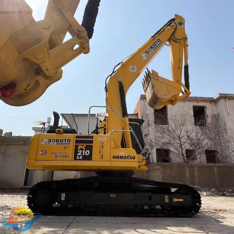 Komatsu PC210