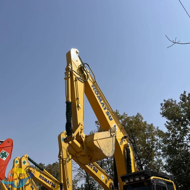 Komatsu PC210