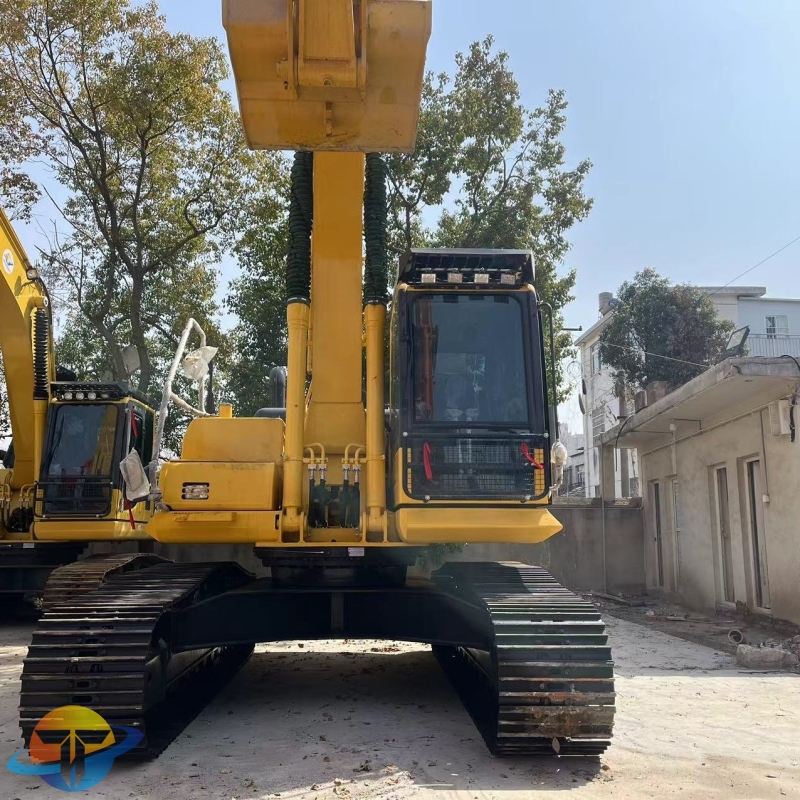 Komatsu PC210