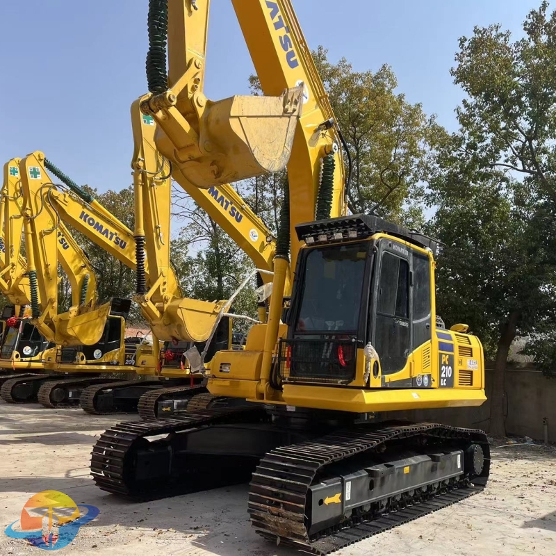 Komatsu PC210