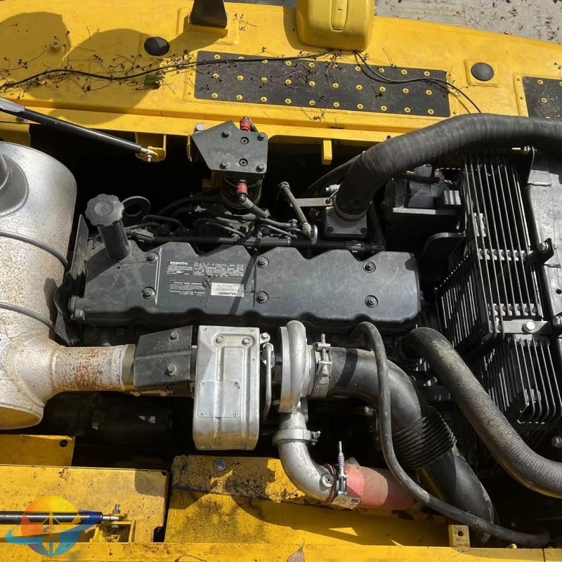 Komatsu PC210