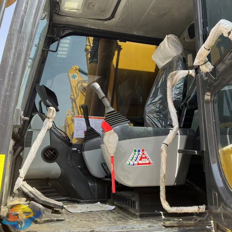 Komatsu PC210