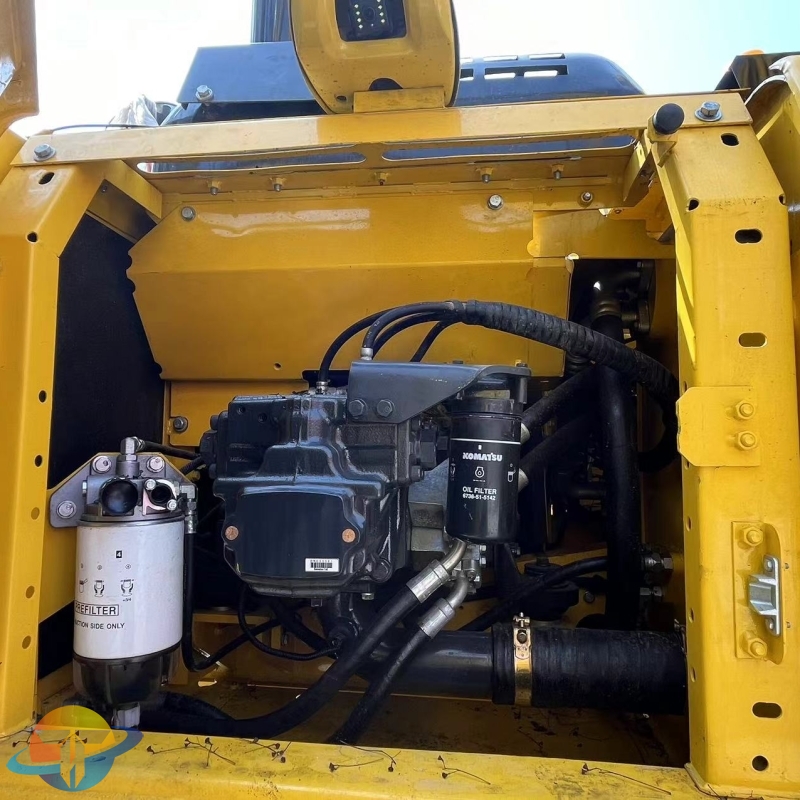 Komatsu PC210