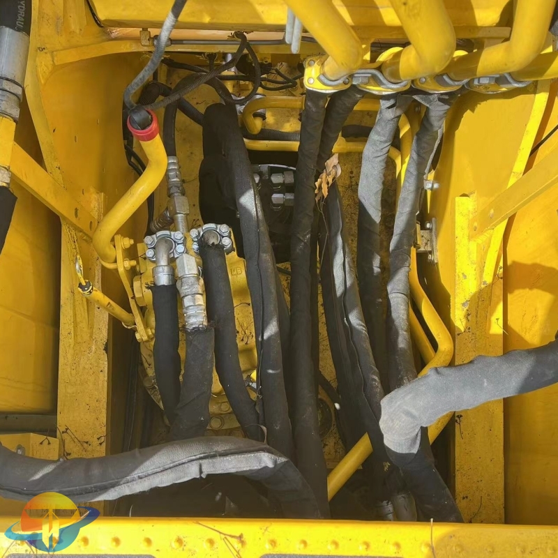 Komatsu PC210