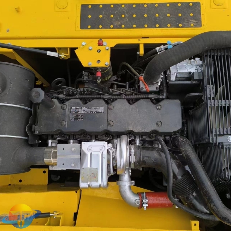 Komatsu PC210--8N1