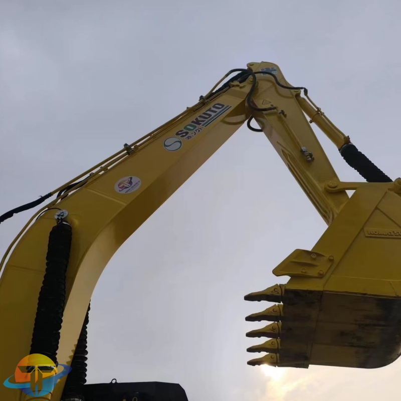 Komatsu PC210--8N1