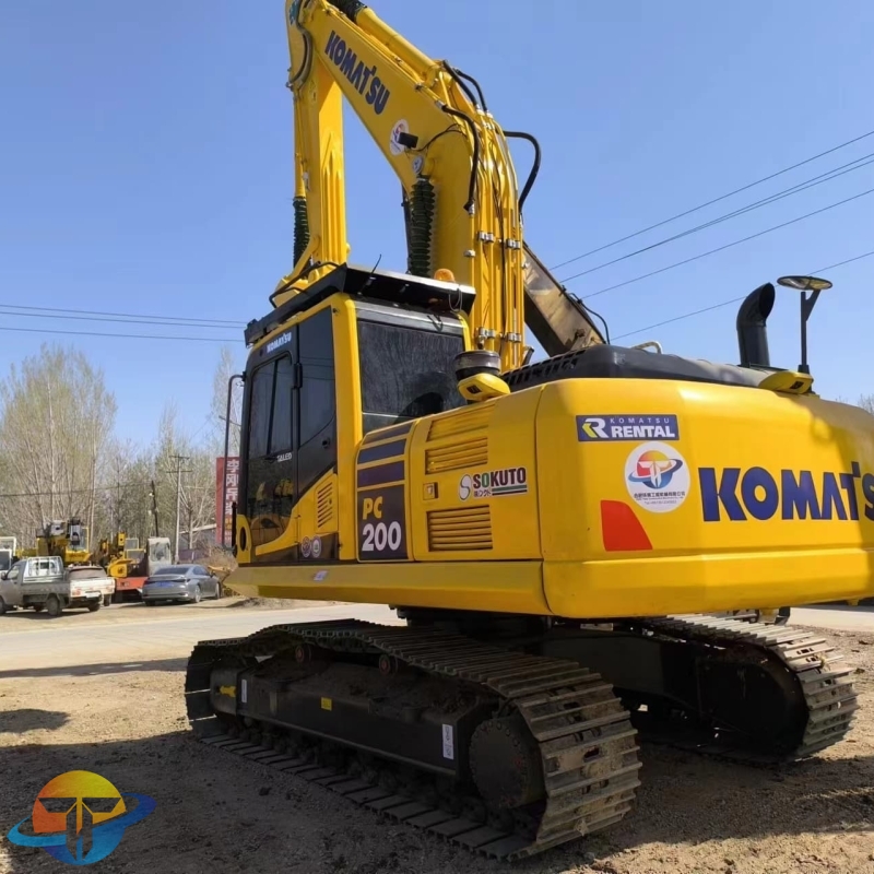 Komatsu PC200