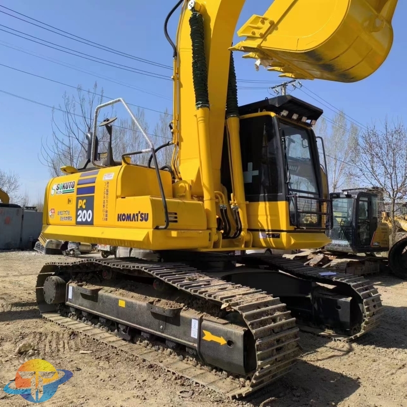 Komatsu PC200