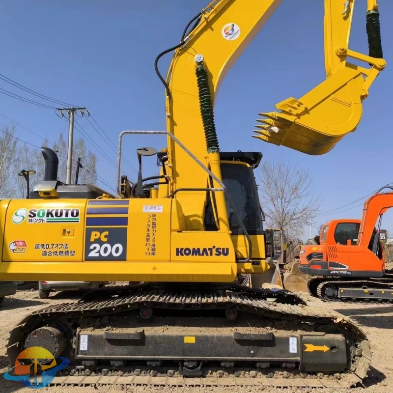 Komatsu PC200