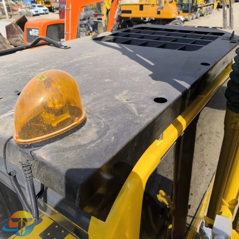 Komatsu 200