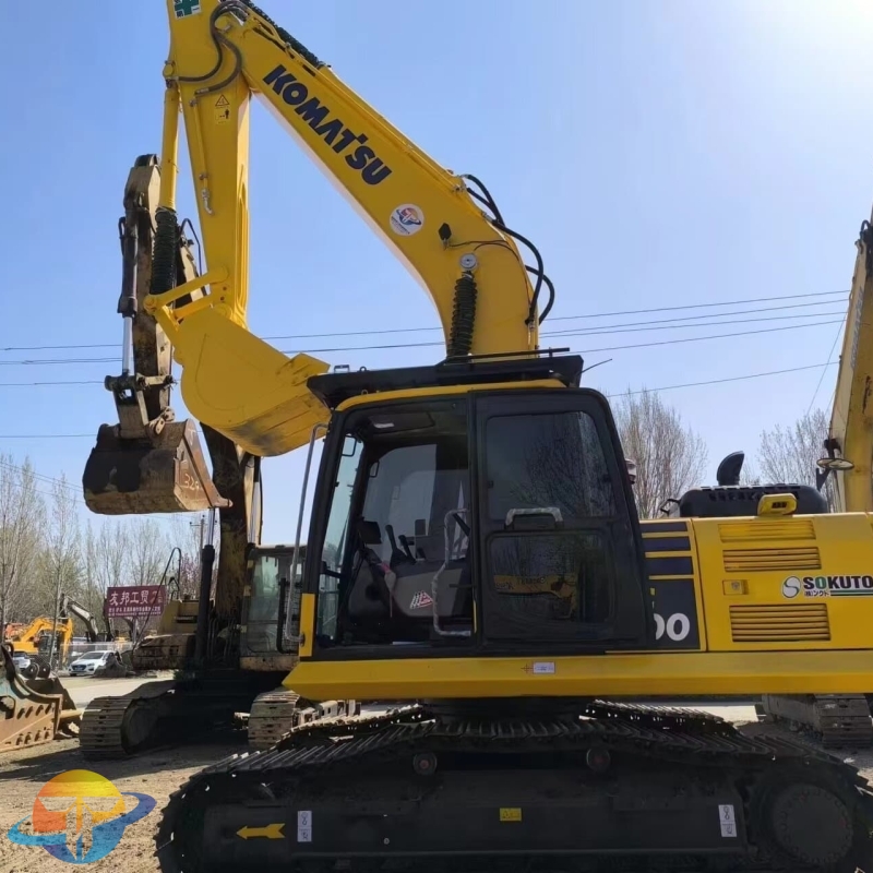 Komatsu 200