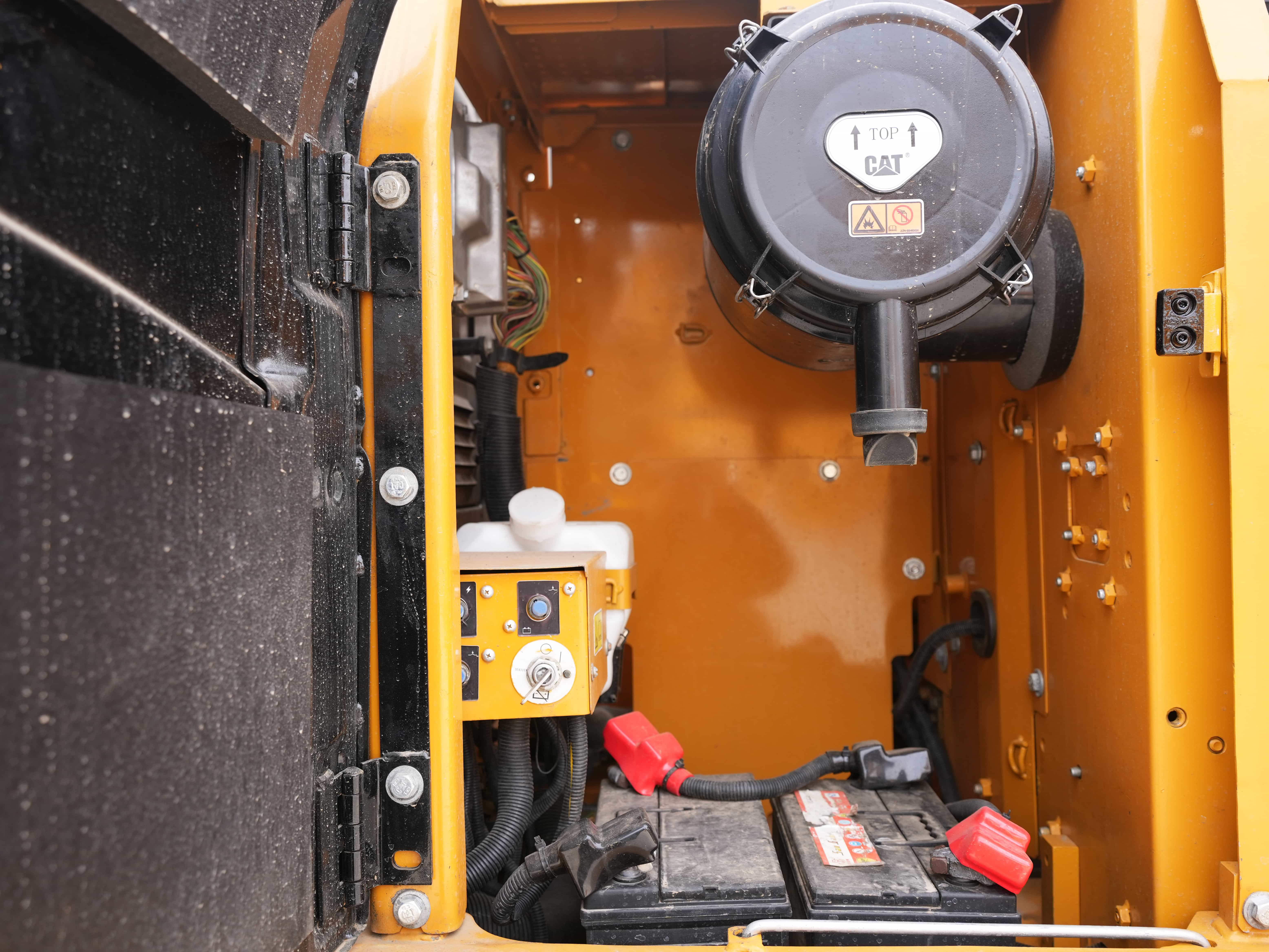 CAT 320D2L