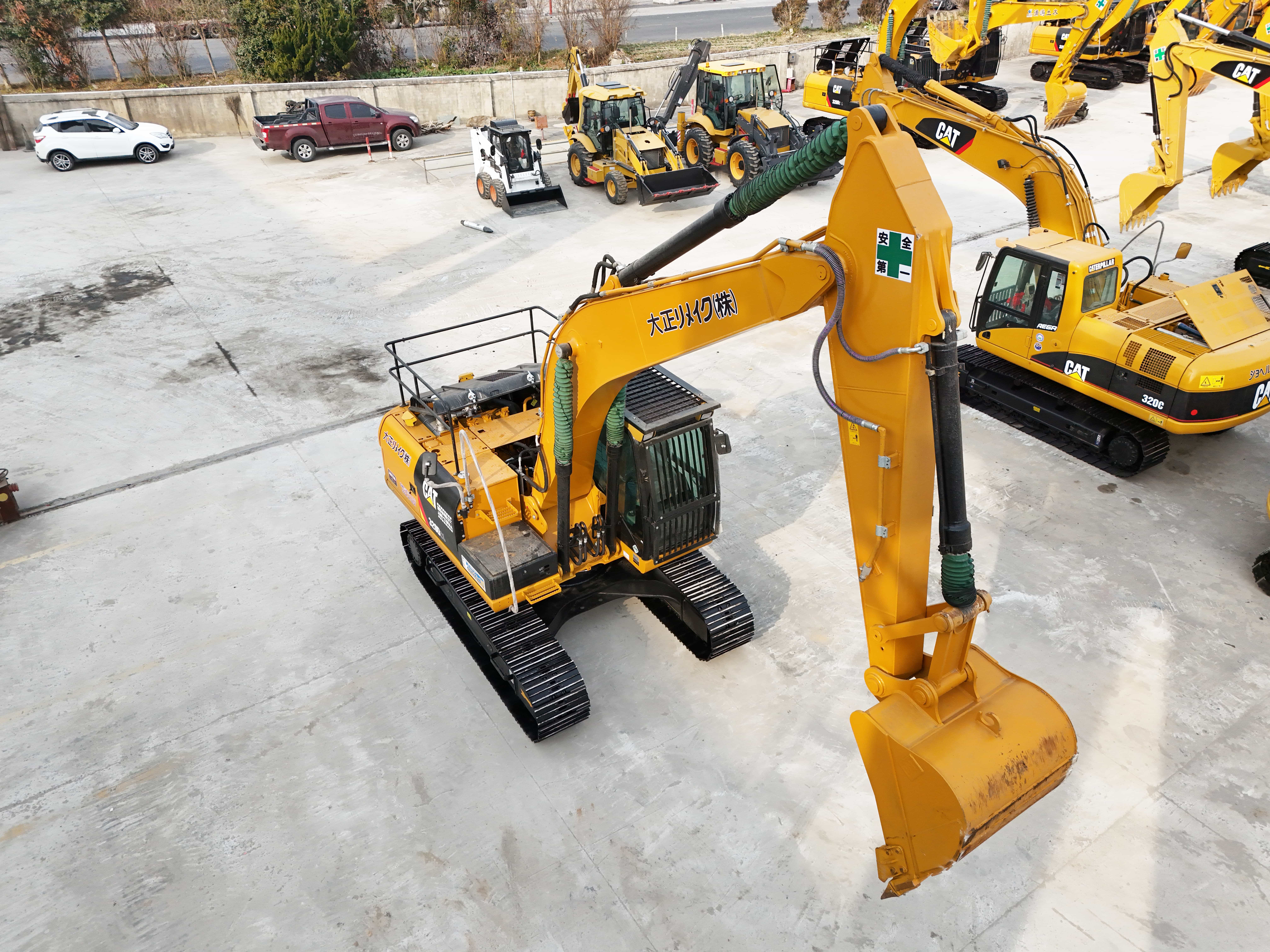 CAT 320D2L