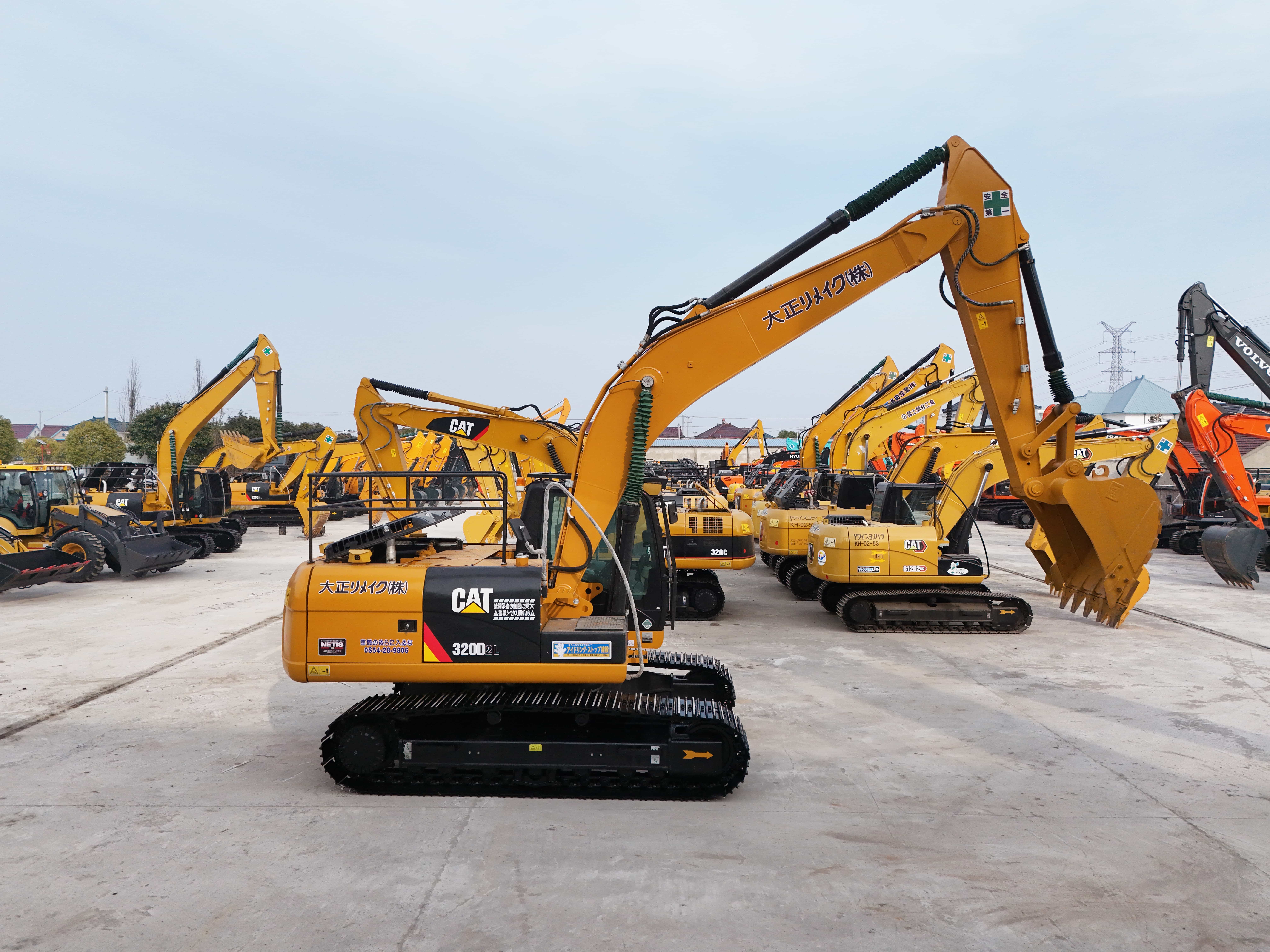 CAT 320D2L