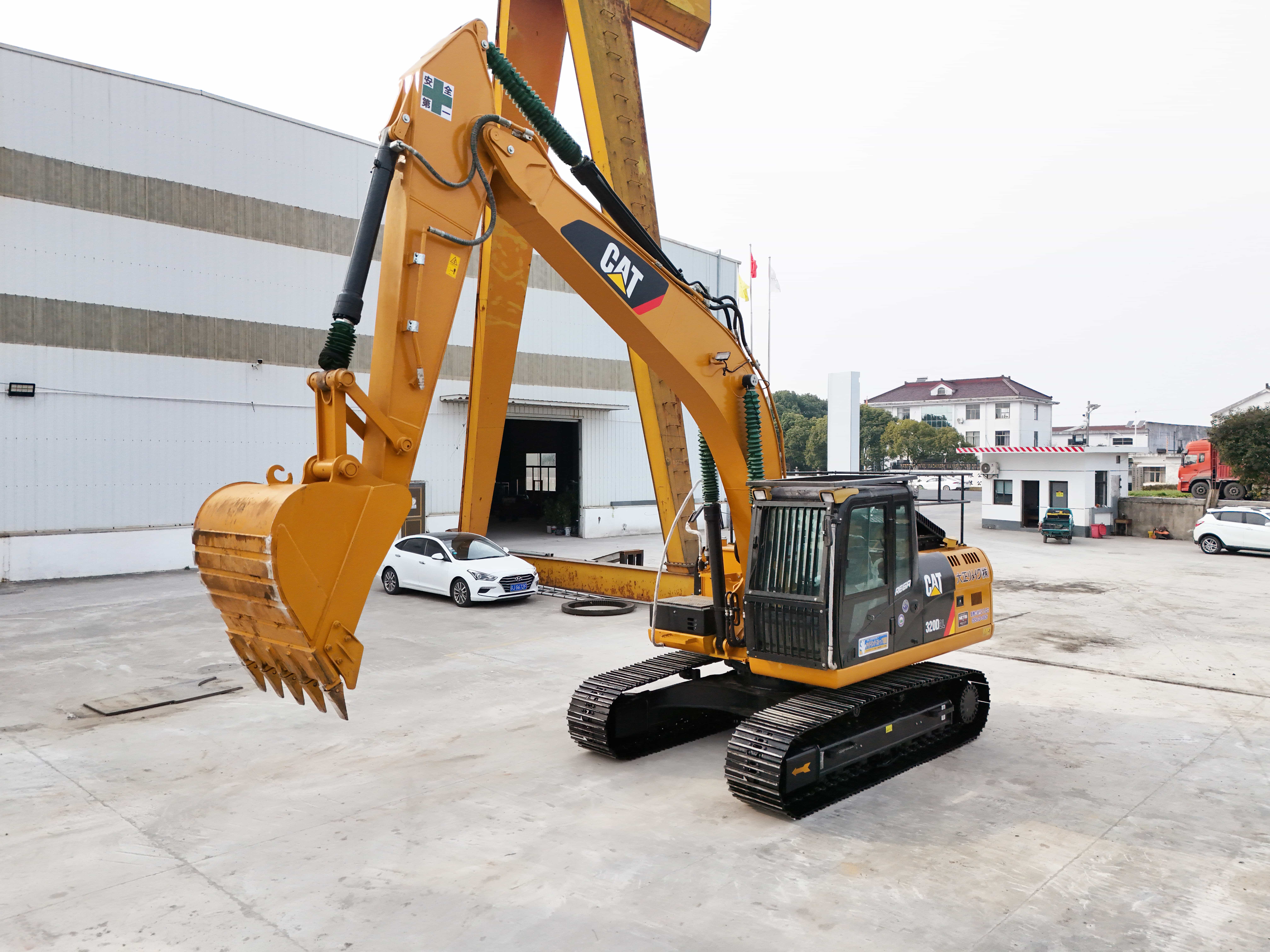 CAT 320D2L
