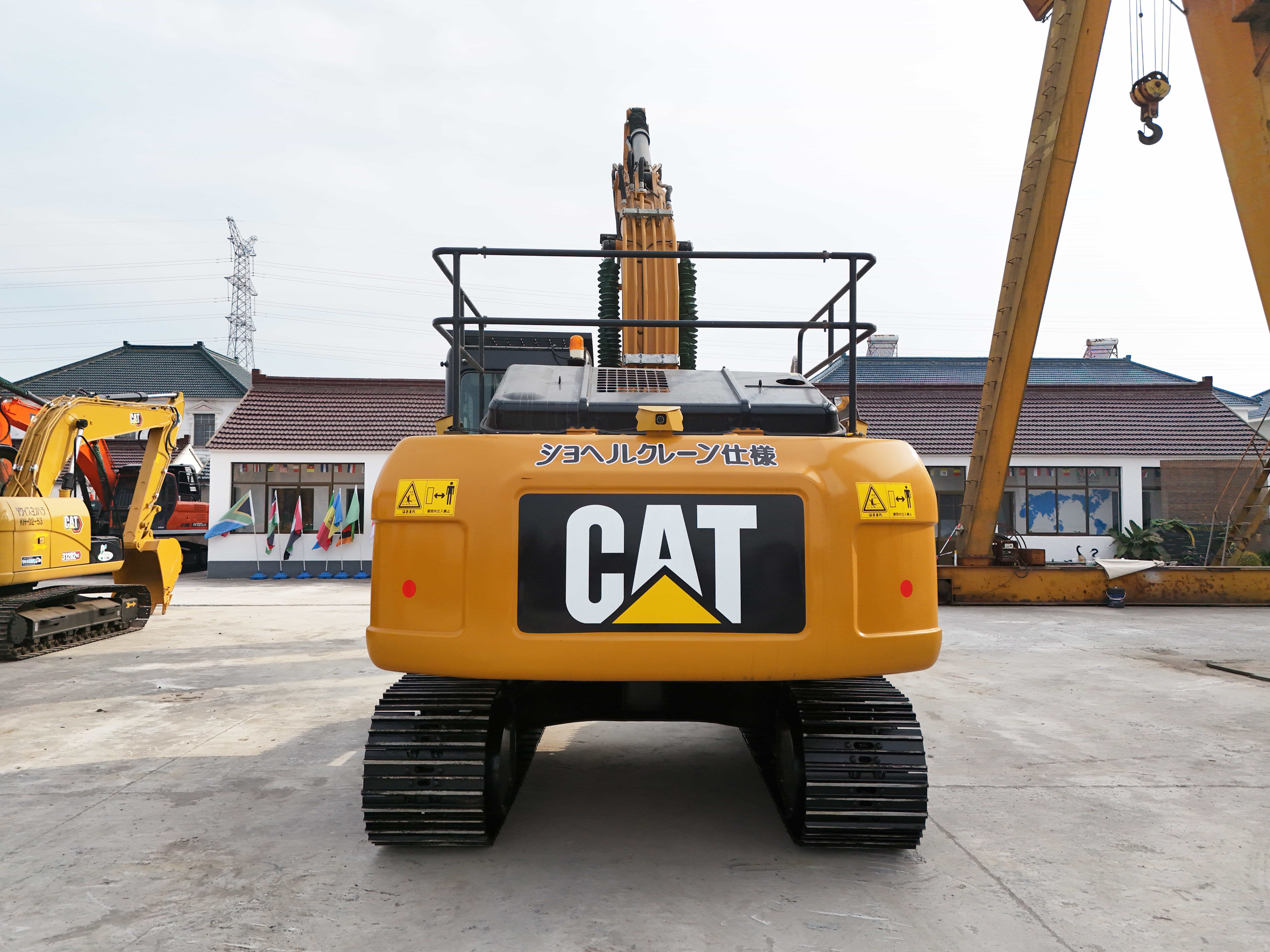 CAT 320D2L