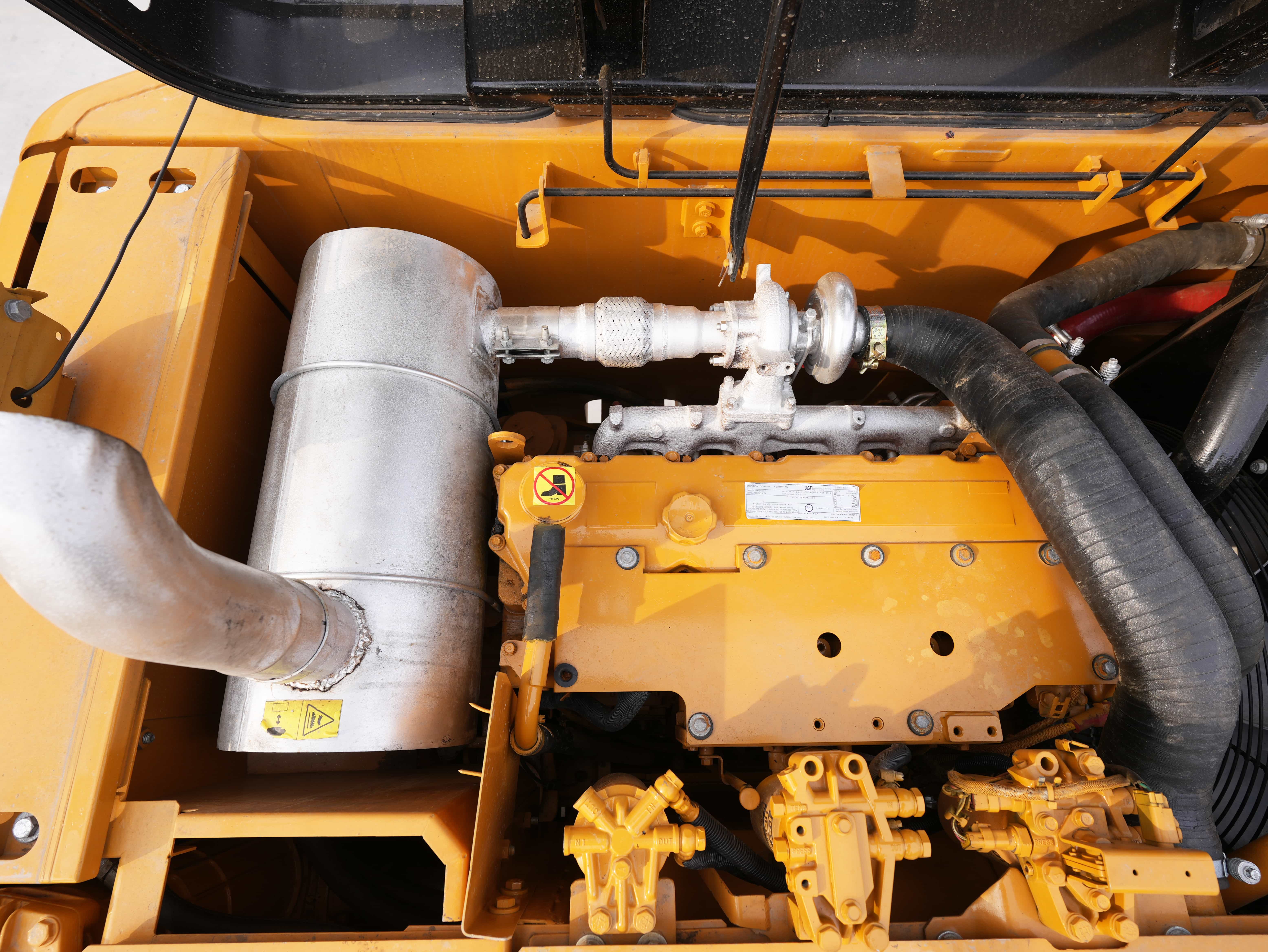 CAT 320D2L