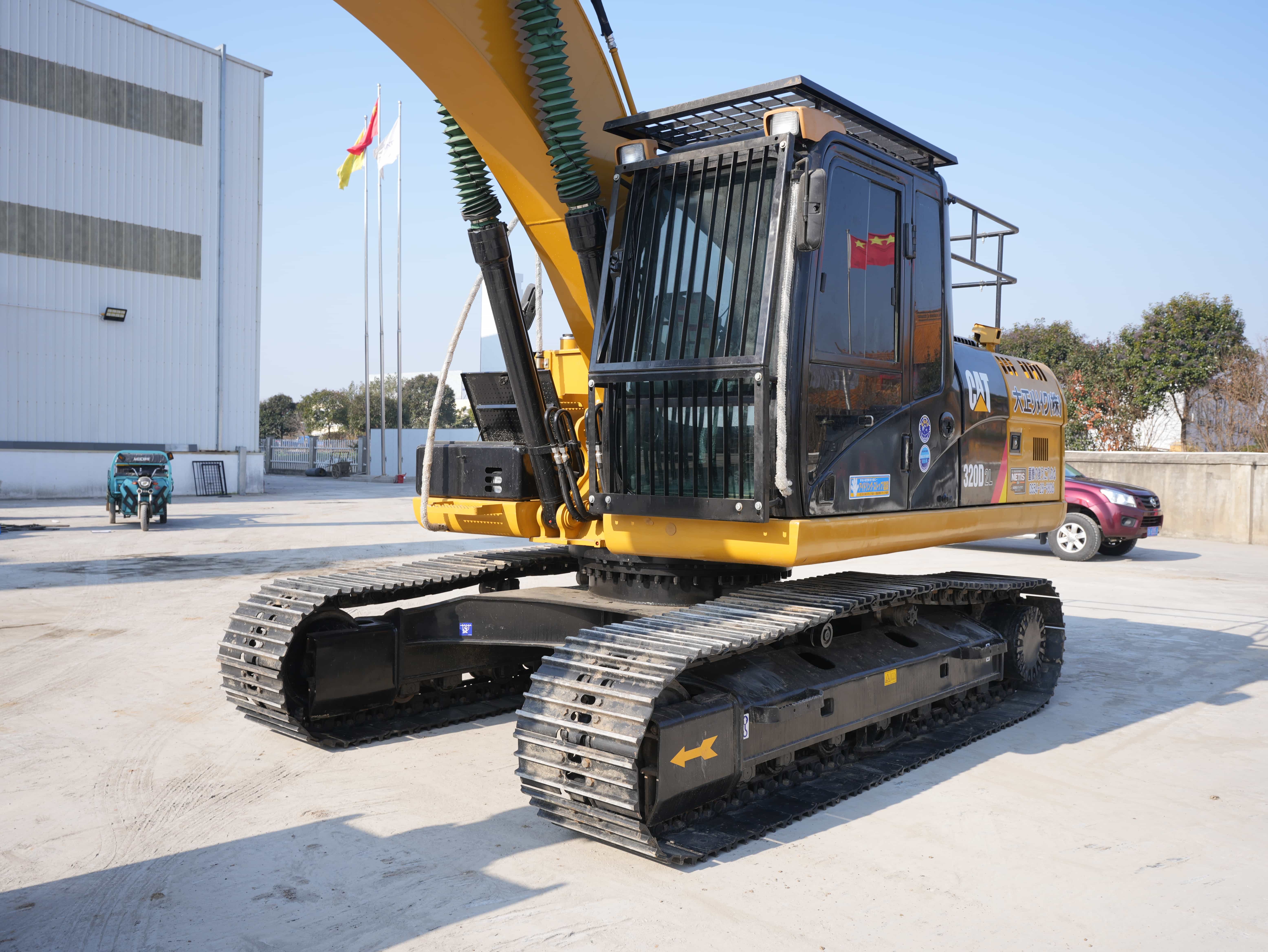 CAT 320D2L.2