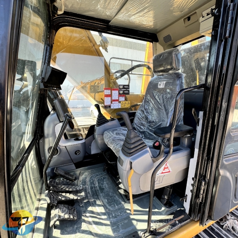 CAT 323 D2L