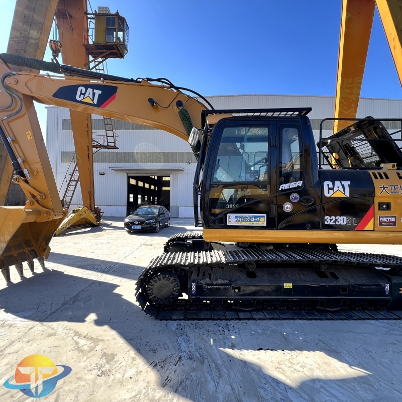 CAT 323 D2L