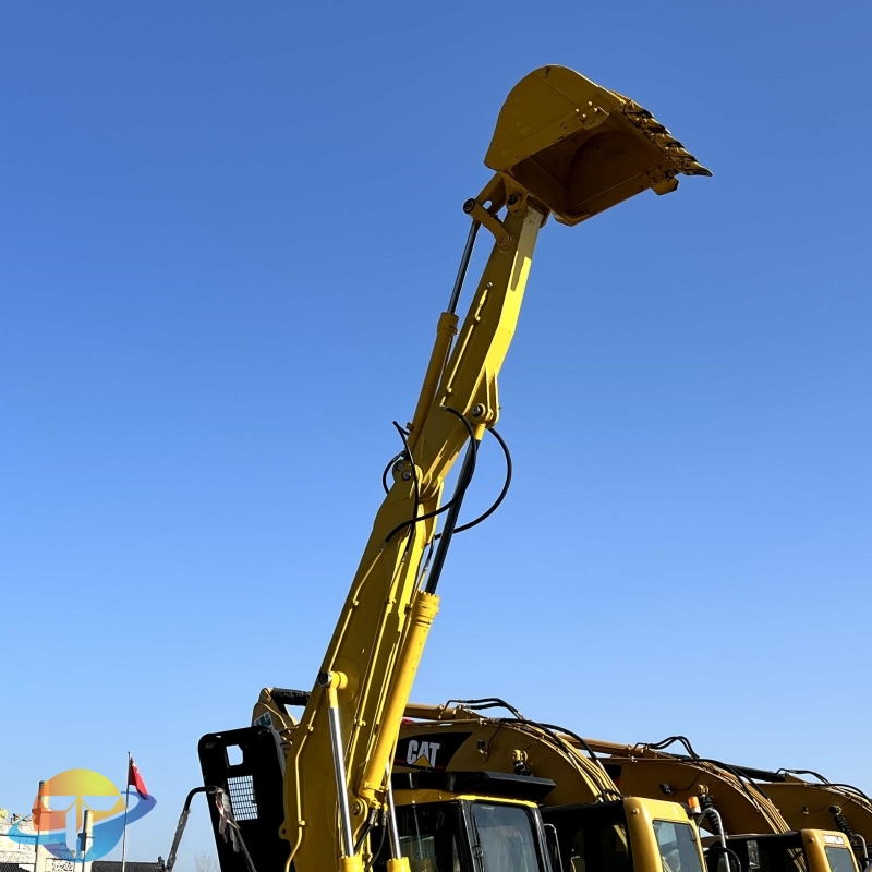 Komatsu 130 plus