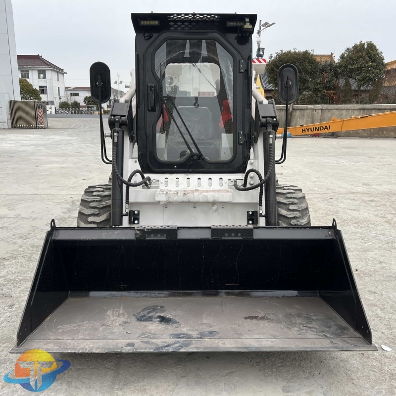 Skid steer ZT18