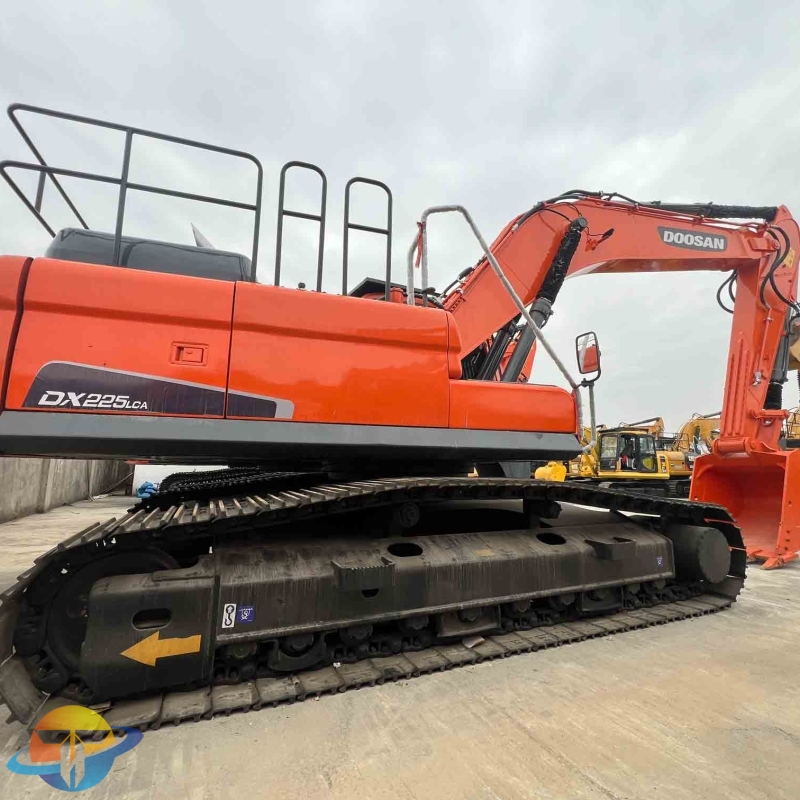 Doosan DX225LC-9C Excavator