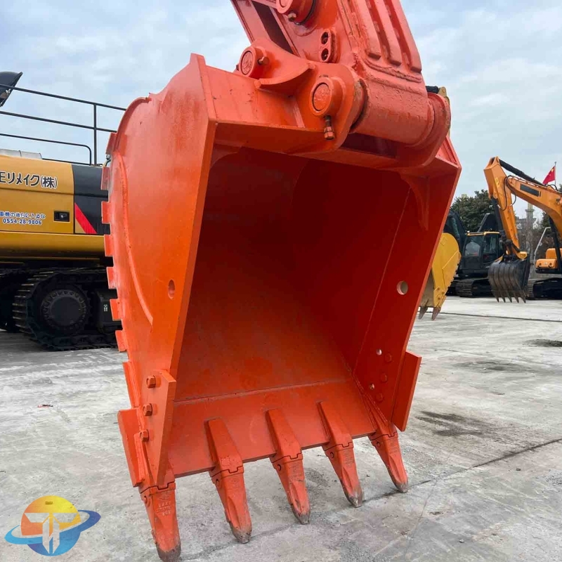 Doosan DX260LC-9C excavator