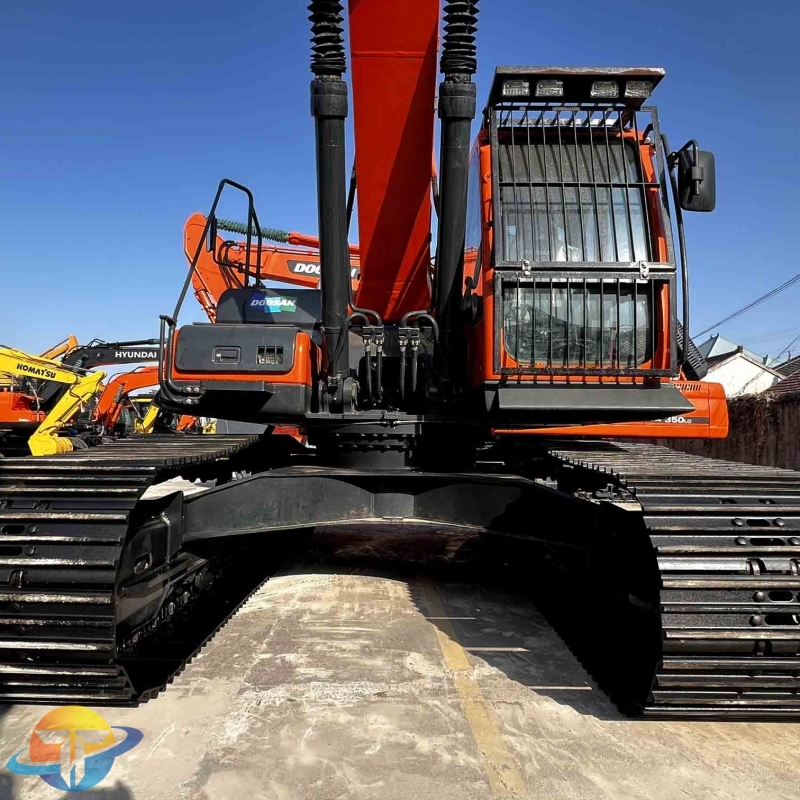 Doosan DX300LC-9C excavator